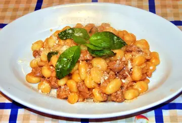 GNOCCHI SALSICCE E FAGIOLI