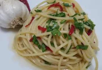 Gli Spaghetti Aglio Olio e Peperoncino sono un ...