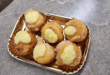 FRITTELLE CON CREMA PASTICCERA