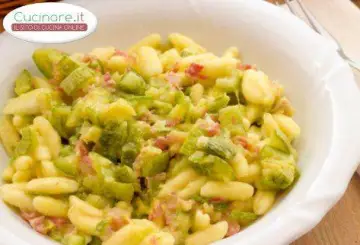 PASTA ZUCCHINE E PANCETTA