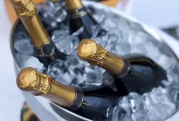 CHAMPAGNE, IL SIMBOLO DEL LUSSO CHE ARRIVA DALLA FRANCIA