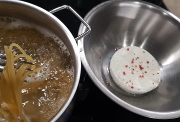 Spaghetti Al Lime E Pepe Rosa preparazione 0