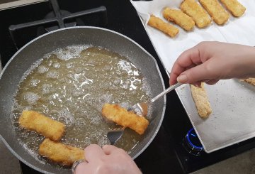 BASTONCINI DI MERLUZZO FATTI IN CASA preparazione 5