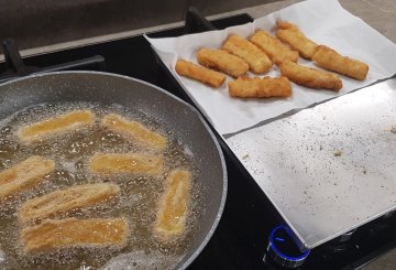 BASTONCINI DI MERLUZZO FATTI IN CASA preparazione 6