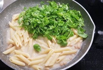 PENNE CON CREMA DI CANNELLINI E RUCOLA preparazione 4