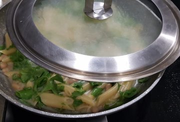 PENNE CON CREMA DI CANNELLINI E RUCOLA preparazione 5