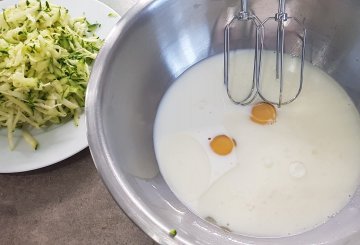 PLUMCAKE SALATO ZUCCHINE E RICOTTA preparazione 1