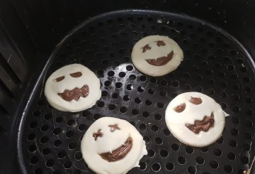 FACCINE DI PASTA SFOGLIA PER HALLOWEEN preparazione 2