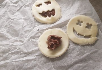 FACCINE DI PASTA SFOGLIA PER HALLOWEEN preparazione 1