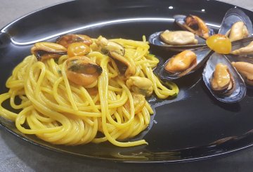 SPAGHETTI CON COZZE E ZAFFERANO preparazione 8