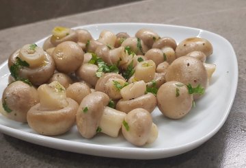 INSALATA DI FUNGHI CHAMPIGNON preparazione 6