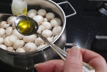 INSALATA DI FUNGHI CHAMPIGNON preparazione 2