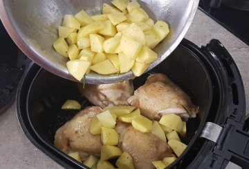 POLLO CON PATATE IN FRIGITRICE AD ARIA preparazione 4