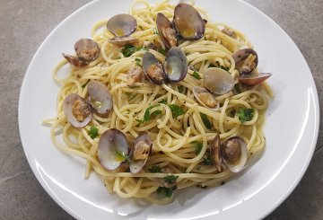 SPAGHETTI CON LE VONGOLE preparazione 6