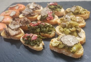 FANTASIA DI CROSTINI AL TARTUFO preparazione 9