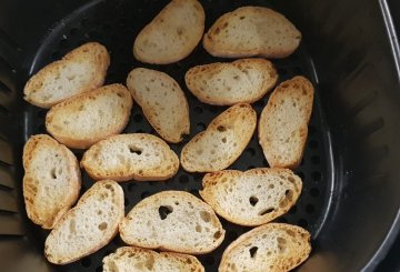 FANTASIA DI CROSTINI AL TARTUFO preparazione 2