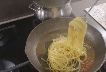 SPAGHETTI ALLE VONGOLE SURGELATE preparazione 4