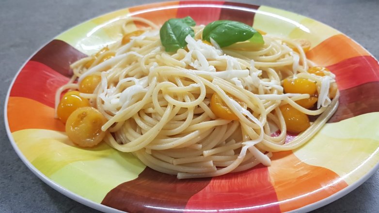 PASTA CON POMODORINI GIALLI