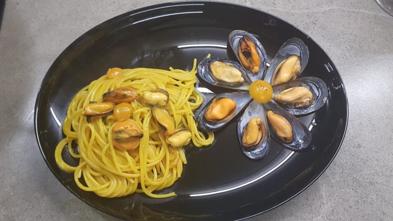 SPAGHETTI CON COZZE E ZAFFERANO