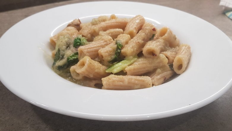 PASTA CON FOGLIE DI CAVOLFIORE