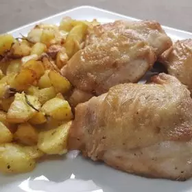  POLLO CON PATATE IN FRIGGITRICE AD ARIA