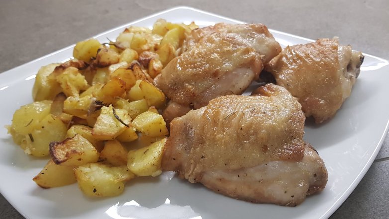  POLLO CON PATATE IN FRIGGITRICE AD ARIA